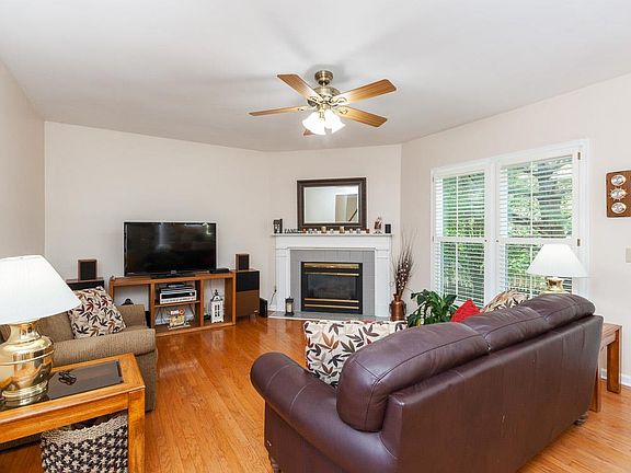 3rd image of 507 Prince Of Wales Ct