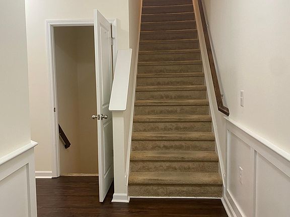 4th image of 1113 Epiphany Rd