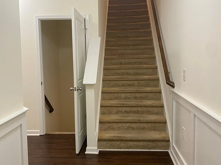 1113 Epiphany Rd — Photo 4