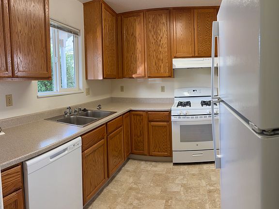 k
Kitchen view from foyer