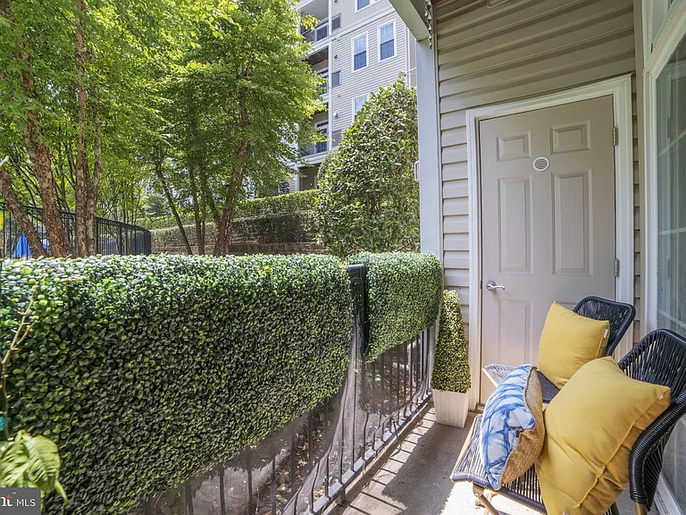 2055 26th St S #5-B06 — Photo 26
