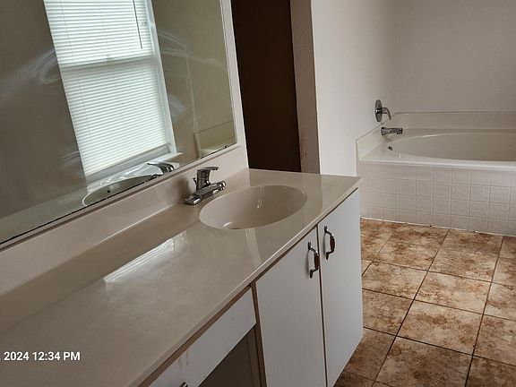 3rd image of 950 Cambridge Ct