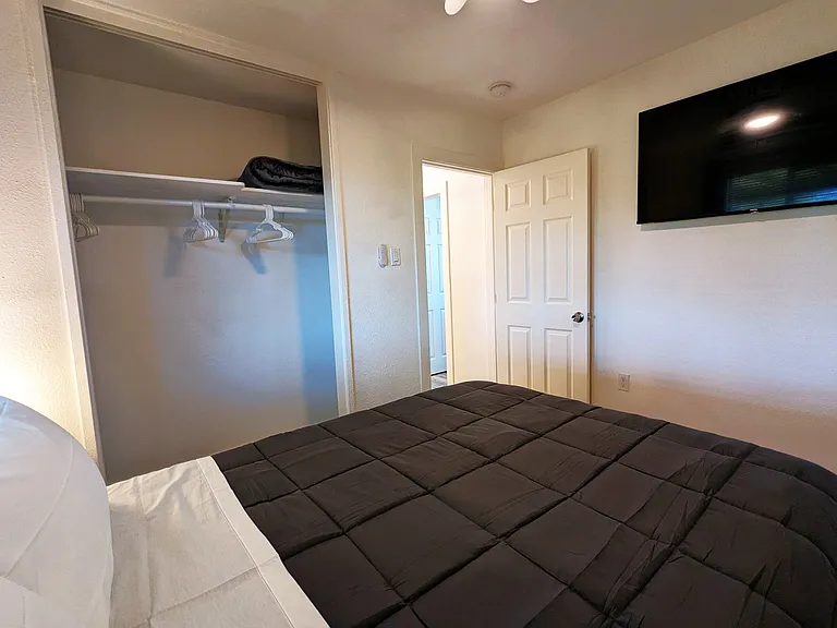 4220 Clairemont Dr #2 — Photo 32