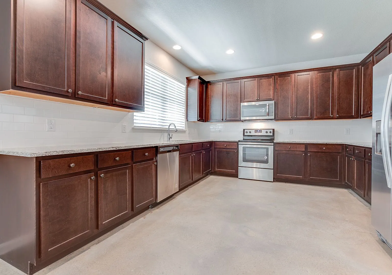 * Move In Summer 2028 * 5 Bed 3 Bath Walking Distance To Tcu Campus — Photo 3