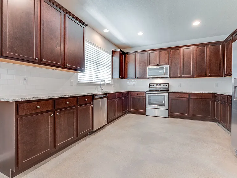 2729 Lubbock Ave — Photo 3