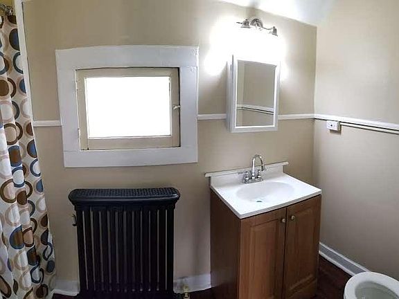 2nd image of 601 W Midland St APT 4