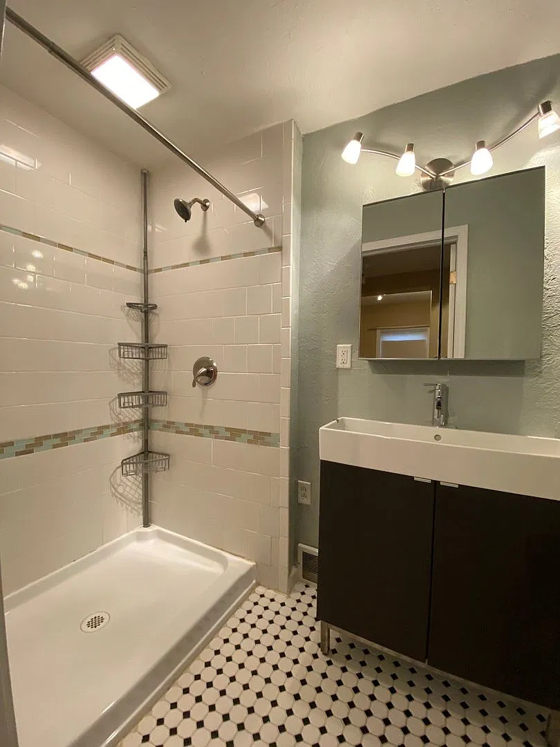3 BR / 2 Full Bath House Now Showing! — Photo 4