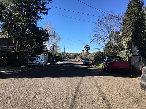5th image of 220 Berna Ave