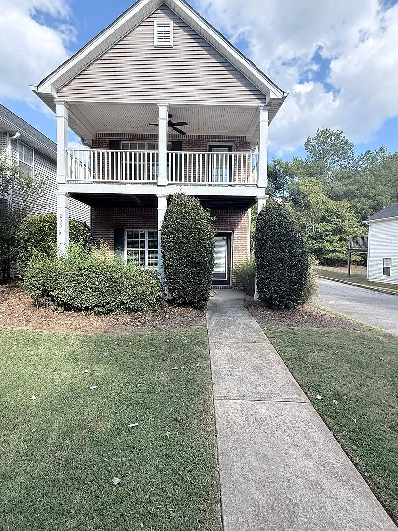 Spacious 3-Bedroom Home Near Barnett Shoals Road — Photo 1