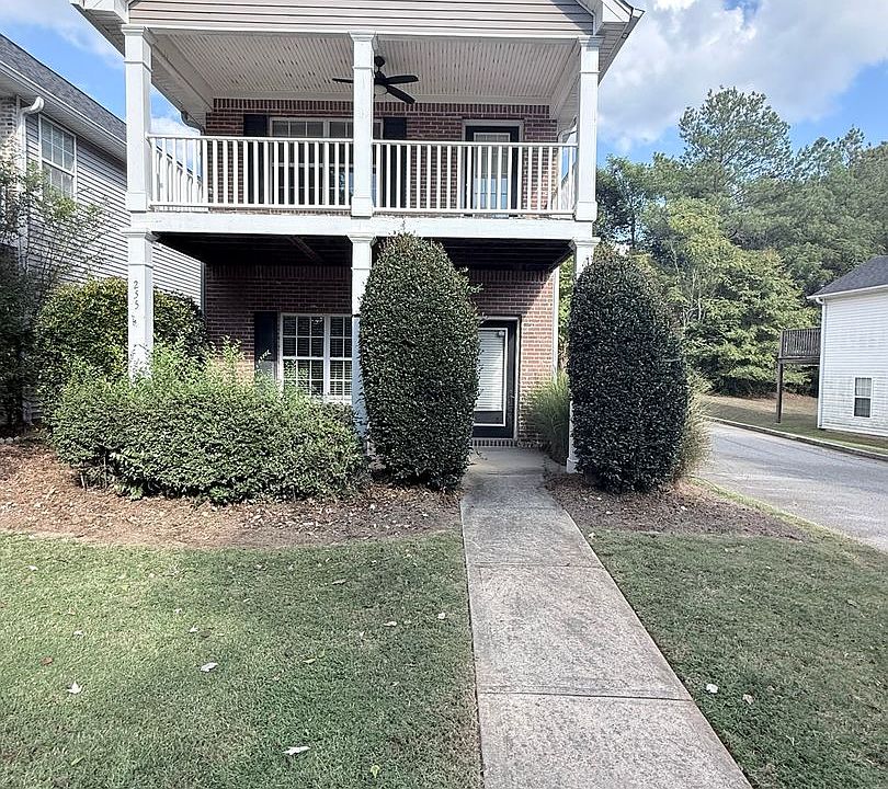 1st image of 255 Wiltshire Dr