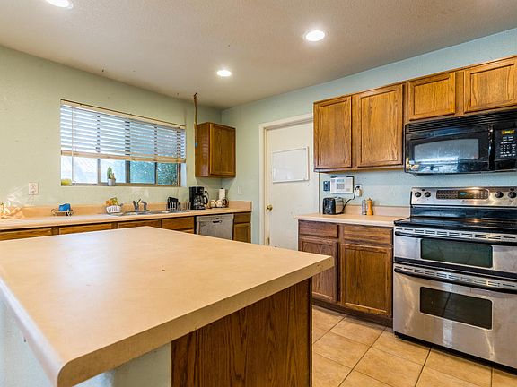 4th image of 643 W Prickly Pear Dr