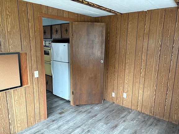 3rd image of 403 Marion St