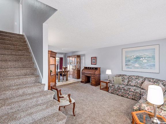 5th image of 634 Brookfield Dr