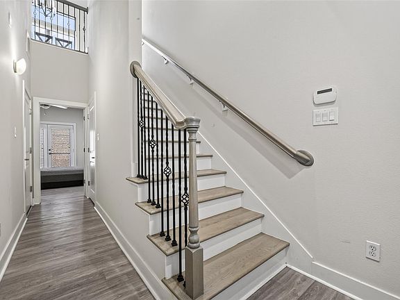 3rd image of 4104 Marina St