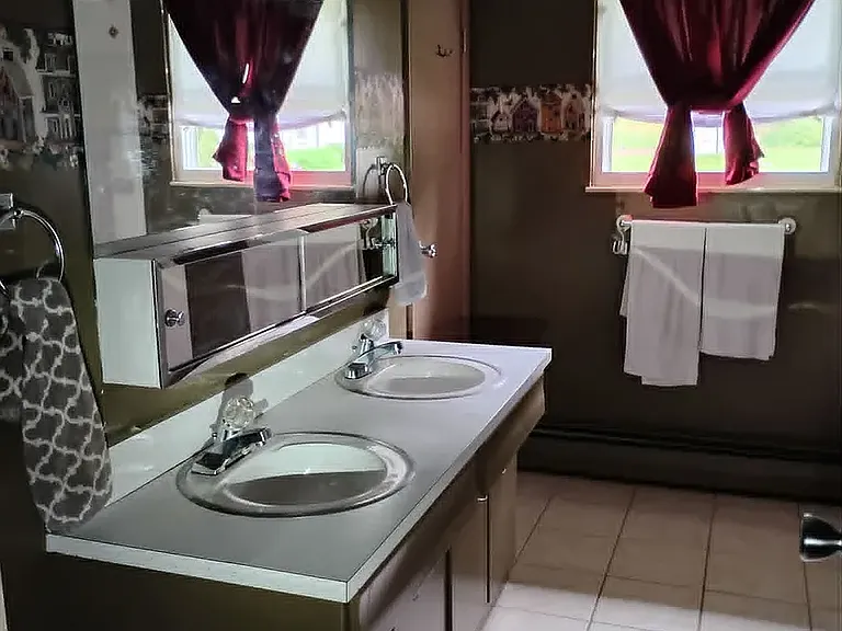 Upstairs bathroom A