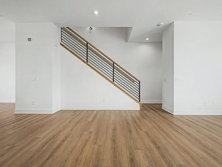 689 Saddle Dr — Photo 8