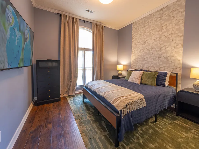 Secondary Bedroom - Queen Bed