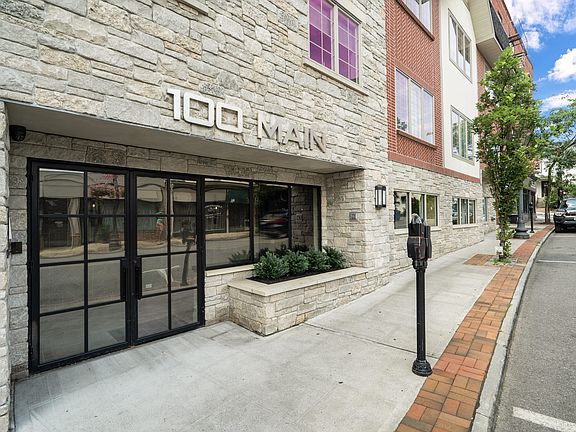 4th image of 100 Main St #3B