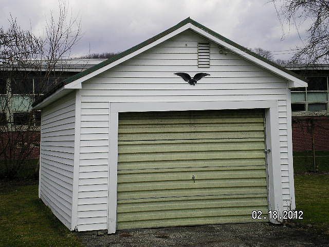 2nd image of 405 Grace St