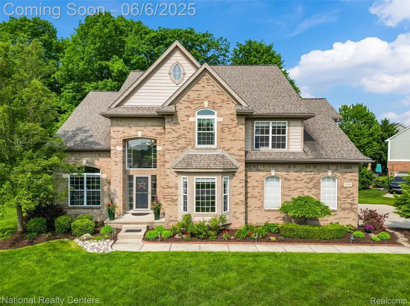 3924 High Grove Way, Lake Orion, MI 48360