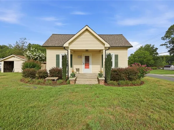 319 Apple St, Gibsonville, NC 27249