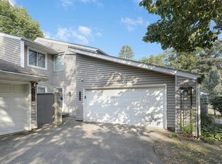 9190 Neill Lake Rd, Eden Prairie, MN 55347