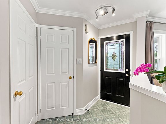 3rd image of 52 Wells Cres