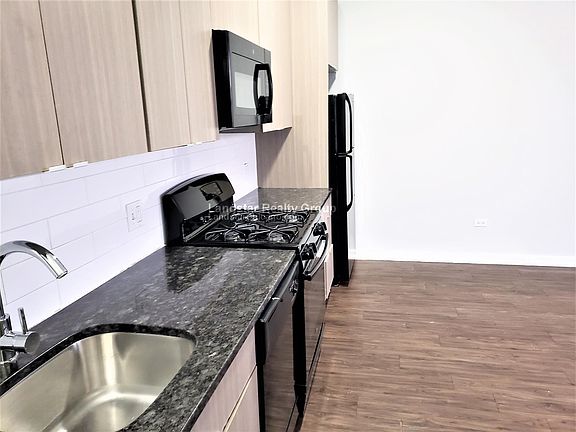 2nd image of 1060 W Glenlake Ave #1