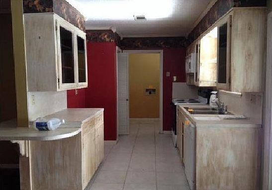 4th image of 1825 W Decker Ave