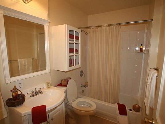 3rd image of 207 Rockwood Ln