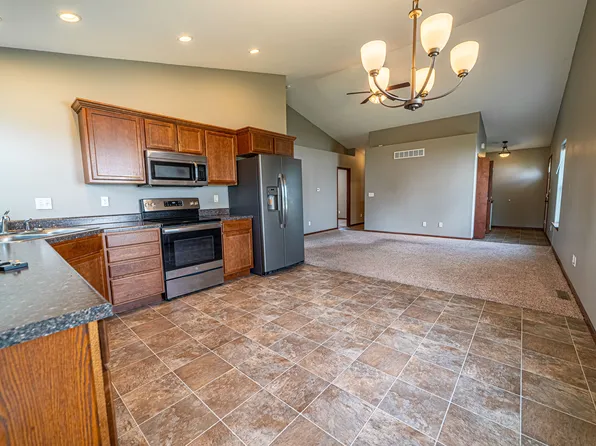 3649 Whitman Ave, Marion, IA 52302