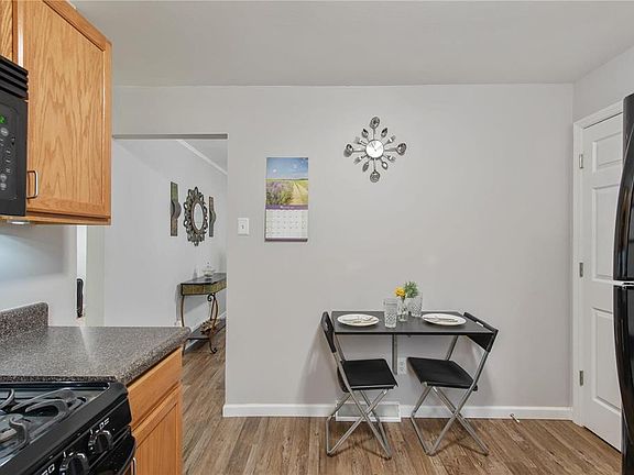 5th image of 3242 W Tennyson Ave