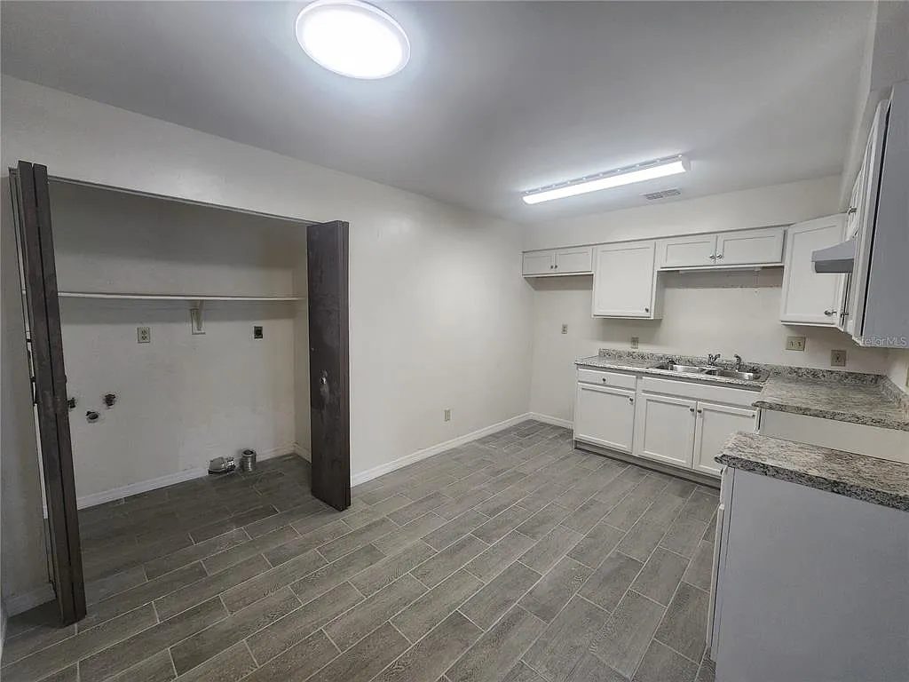 2 bed, 1.0 bath, 755 sqft, $1,000 — Photo 2