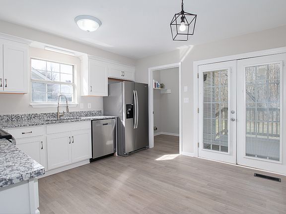 3rd image of 406 Donna Dr