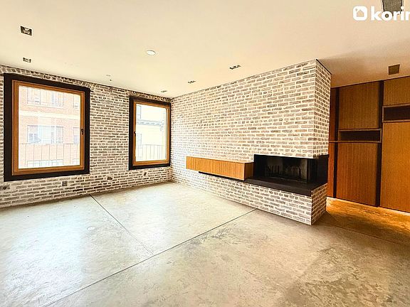 2nd image of 75 Warren St #R