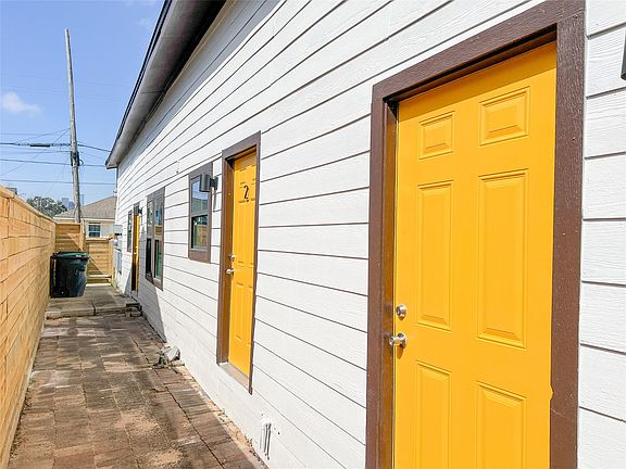 2nd image of 201 Eastwood St #2