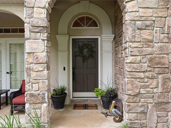 3rd image of 2903 Saratoga Ln
