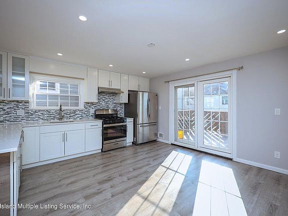 5th image of 58 Myrna Ln Floor 2