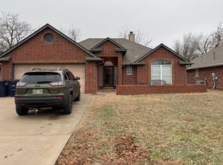 326 Oakdale Dr, Enid, OK 73703