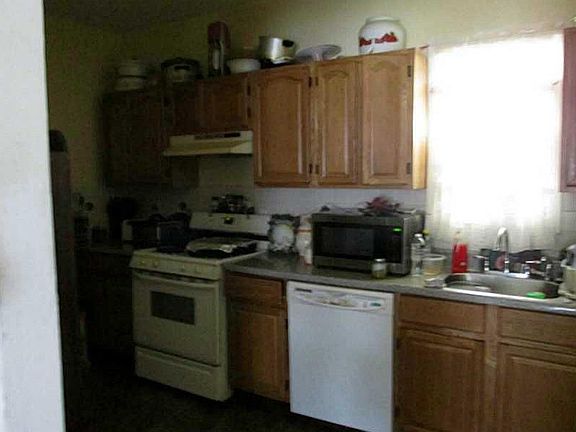 4th image of 34 Savings St
