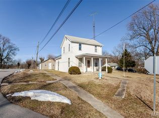 111 W Warren St, Fieldon, IL 62031