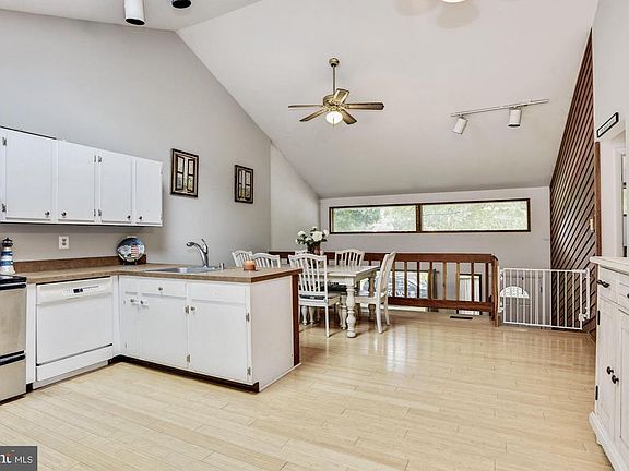 3rd image of 736 Darlow Dr
