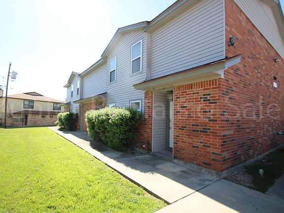2nd image of 3704A Hereford Ln
