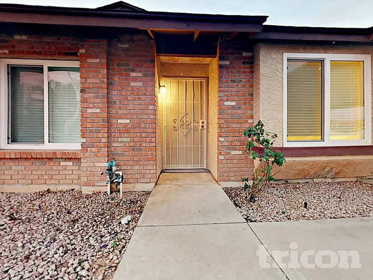 3413 E Dragoon Ave — Photo 2
