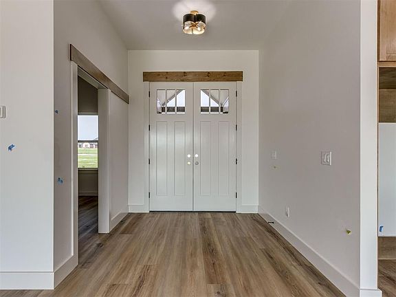 3rd image of 722 Venetian Ave