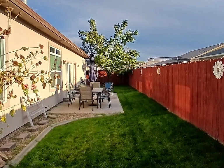 450 Juniper St — Photo 12
