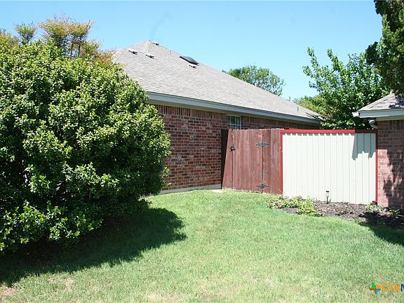 3rd image of 2109 Southport Dr