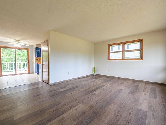 4th image of 1101 Acacia Ave