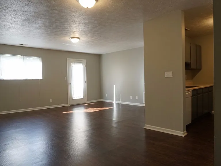 518 Jefferson St — Photo 15