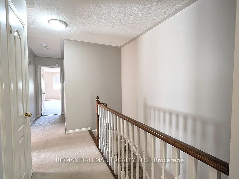 441 Heddle Cres N — Photo 11
